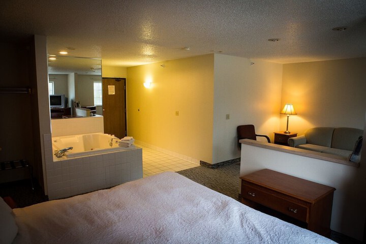 Room 6 of 19