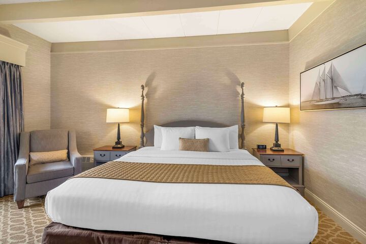 Business Queen Bed (9 of 9)