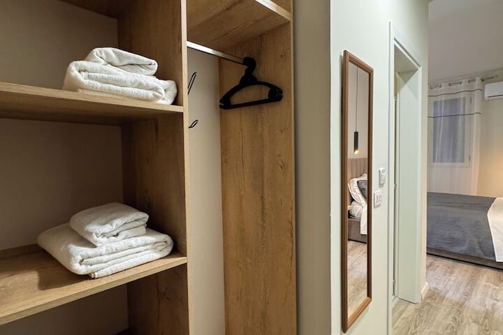 Room 13 of 146