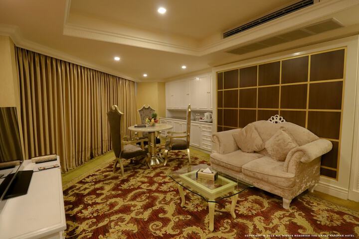 Room 25 of 35