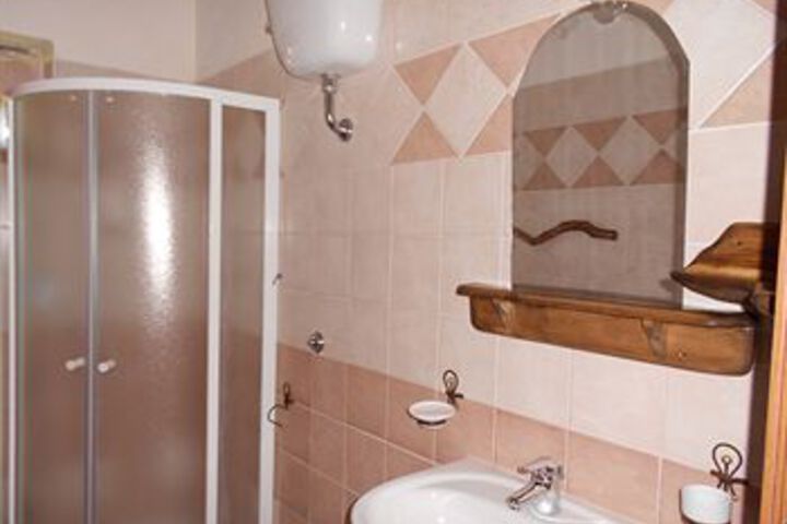 Room 2 of 26