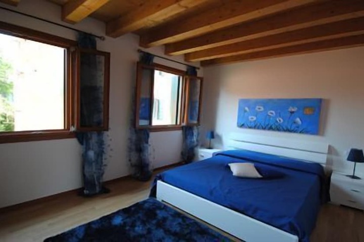Room 4 of 30