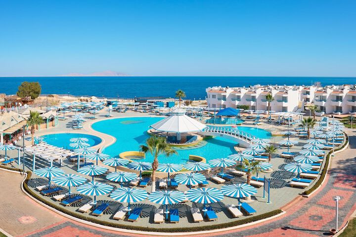 Hotel Pool