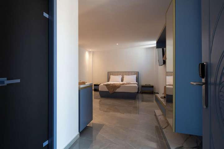 Room 6 of 68