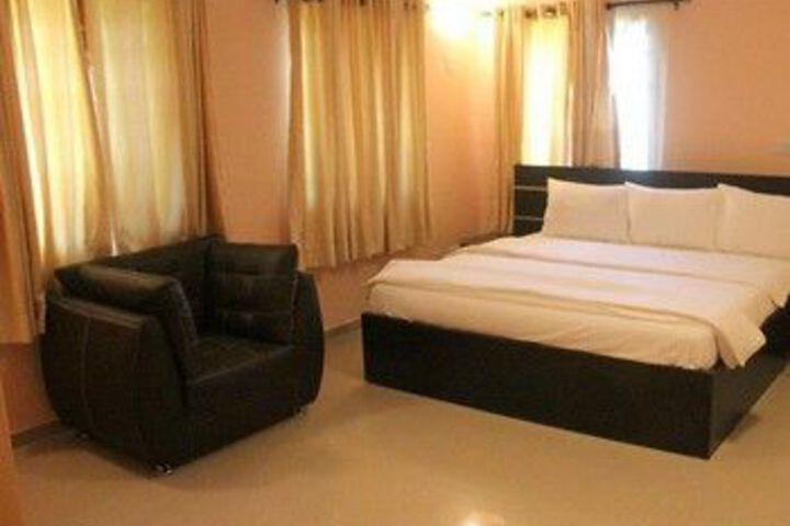 Room 27 of 83