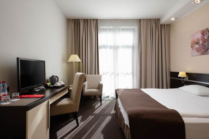 Room 9 of 39