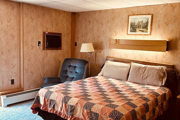 Room 6 of 19