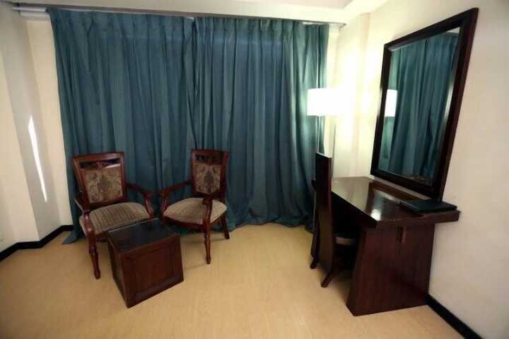 Room 4 of 12