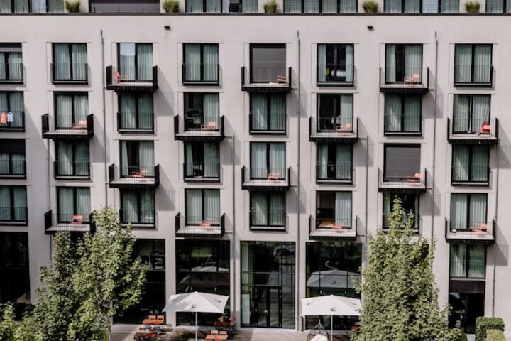 Hotel Exterior 92 of 96