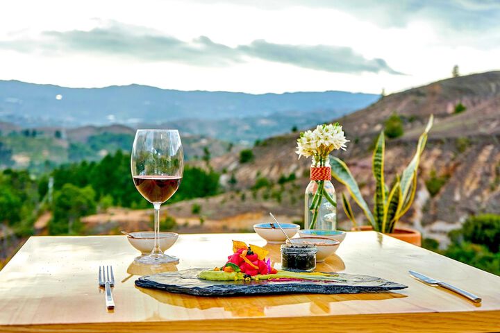 Dining 65 of 77