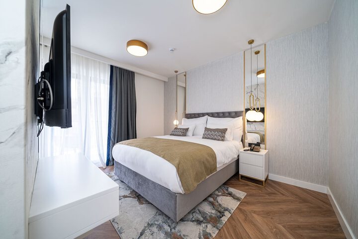 Room 25 of 168