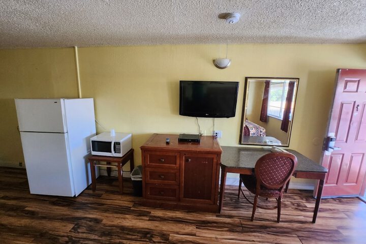 Basic Room 2 Queen Beds Refrigerator, Microwave (3 of 12)