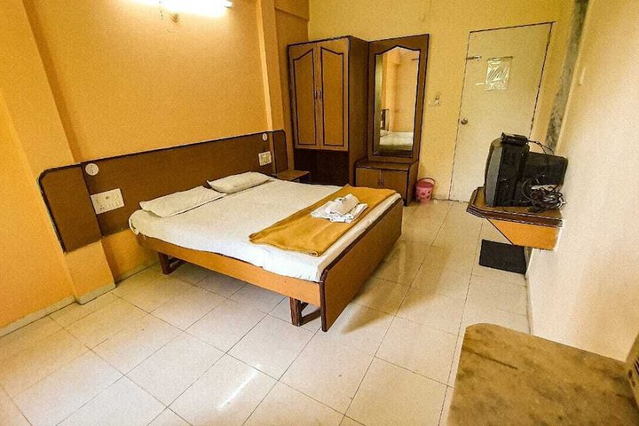 Room 11 of 25