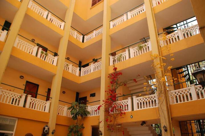 Entrance & Lobby