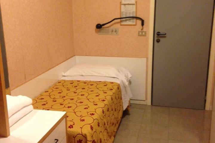 Room 13 of 39