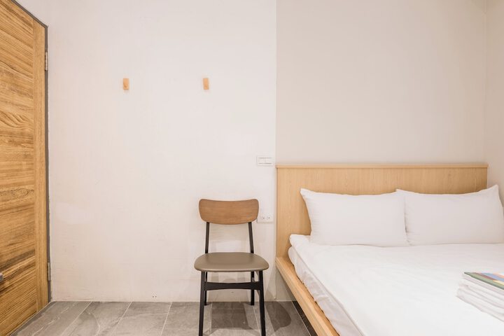 Room 47 of 99