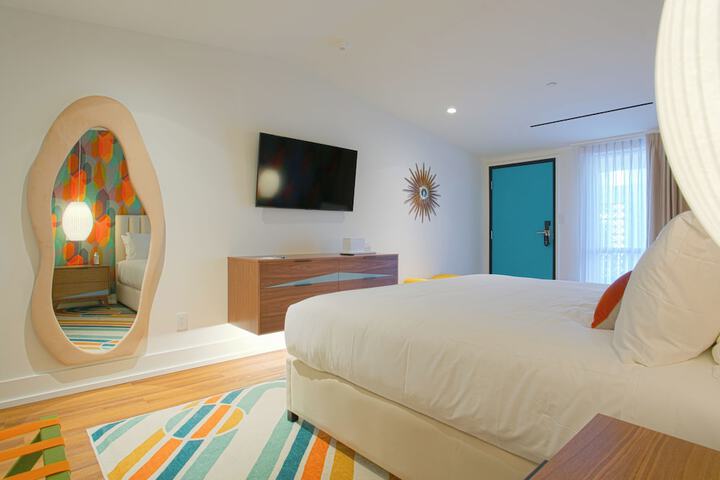 Room 3 of 28