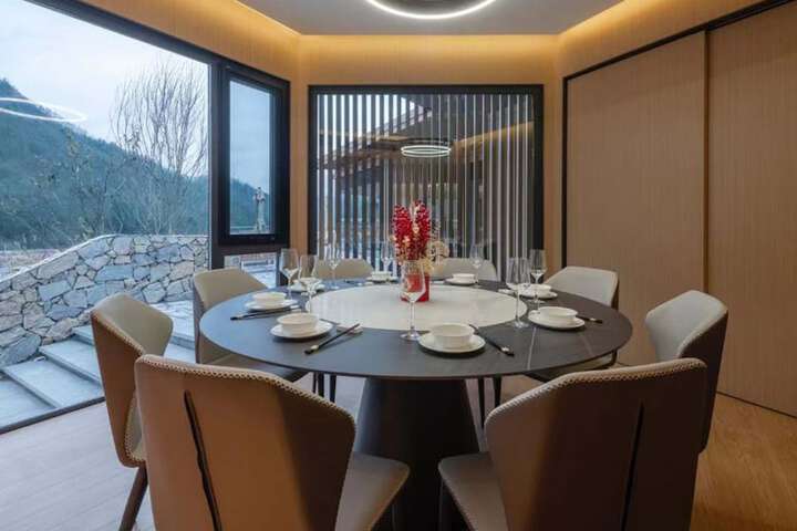 Dining 124 of 176