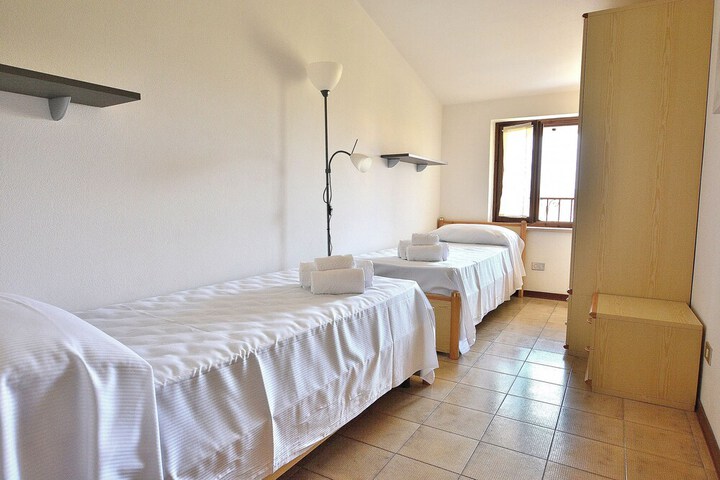 Room 6 of 25