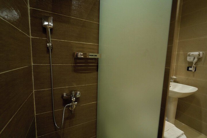 Room 123 of 174