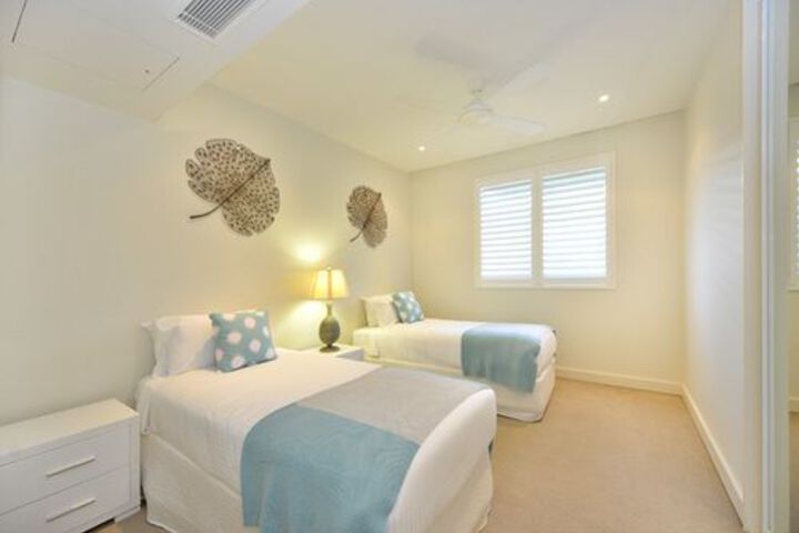 Room 5 of 32