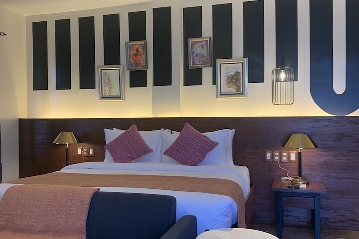 Room 32 of 62