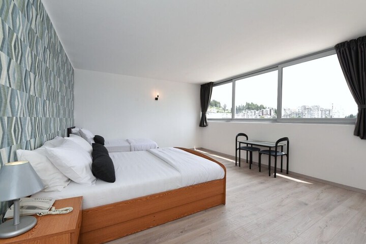Room 4 of 31