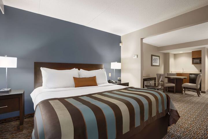 1 King Bed (2 of 38)