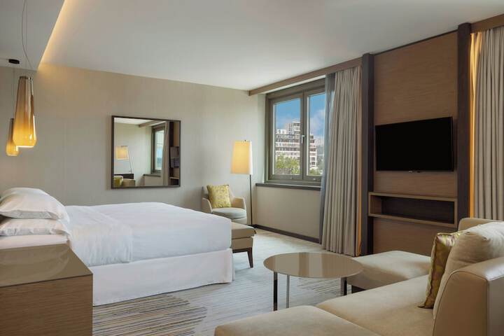 Room 53 of 256