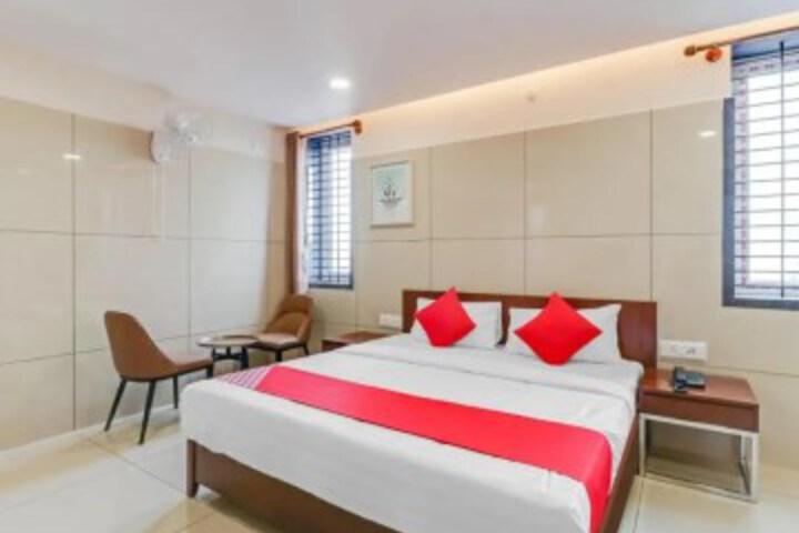 OYO 48789 Sri Vinayaka Lodge