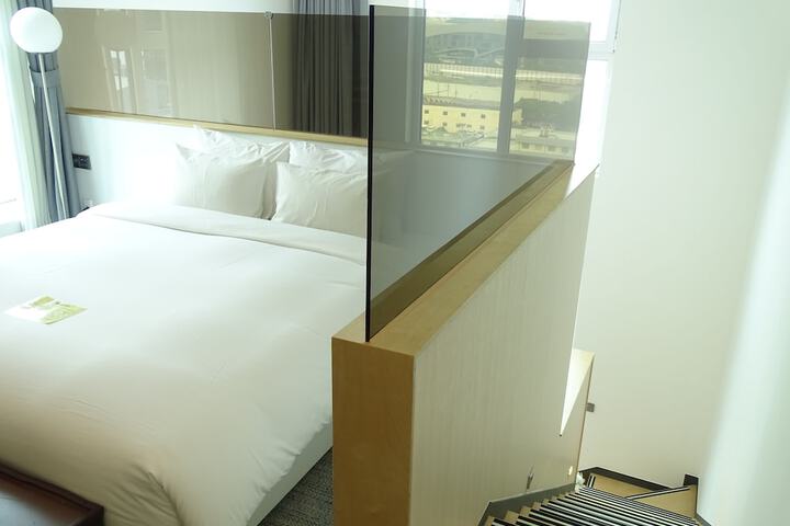 Room 99 of 219