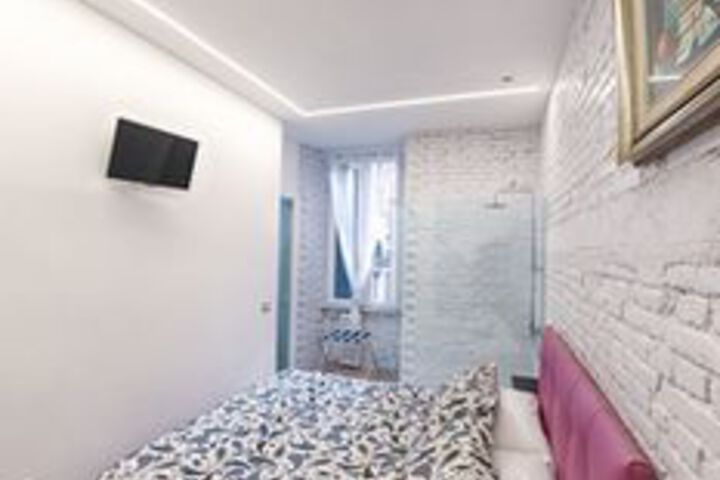 Room 8 of 13