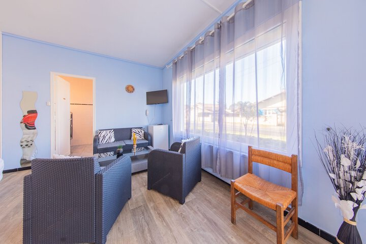 Room 8 of 27