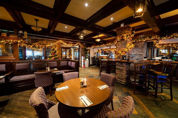 Lounge 31 of 49
