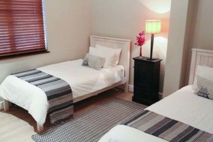 Room 6 of 12