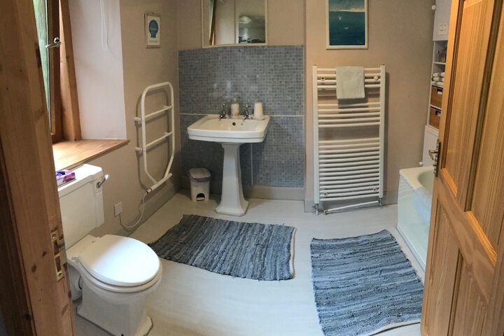 Room 33 of 76