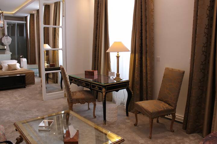 Room 52 of 96