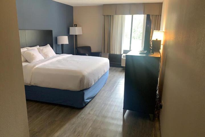 Double Bed Accessible (4 of 9)