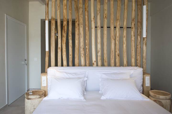 Room 3 of 70