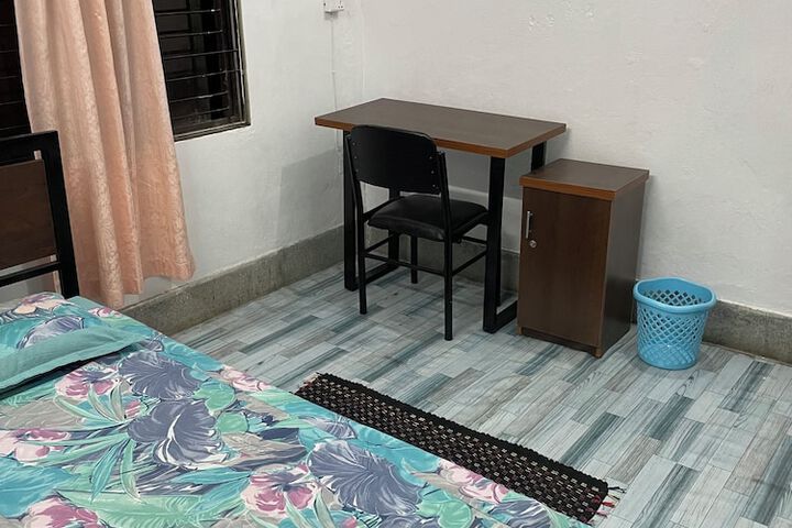 Room 5 of 18