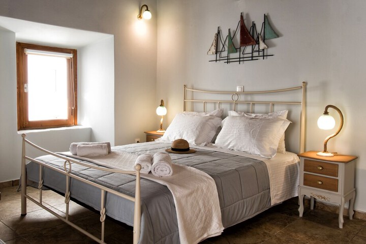 Room 2 of 18