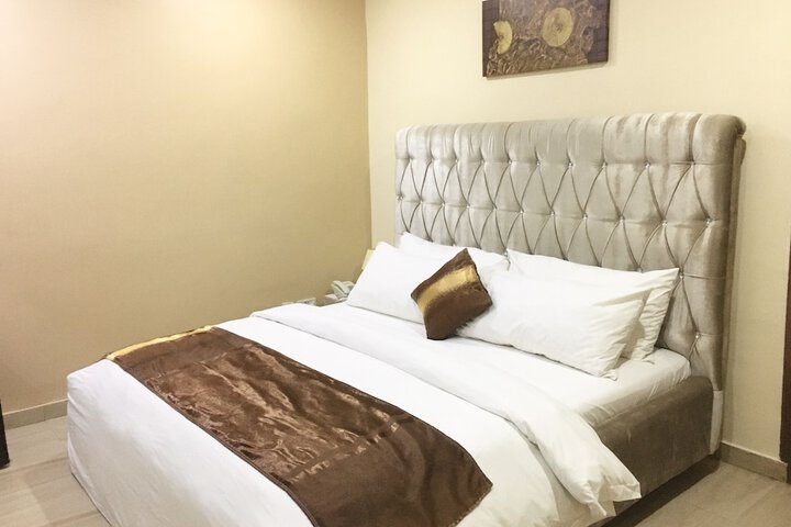 Room 10 of 38