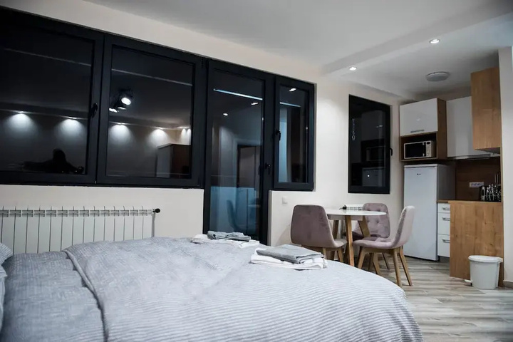 Room 4 of 11