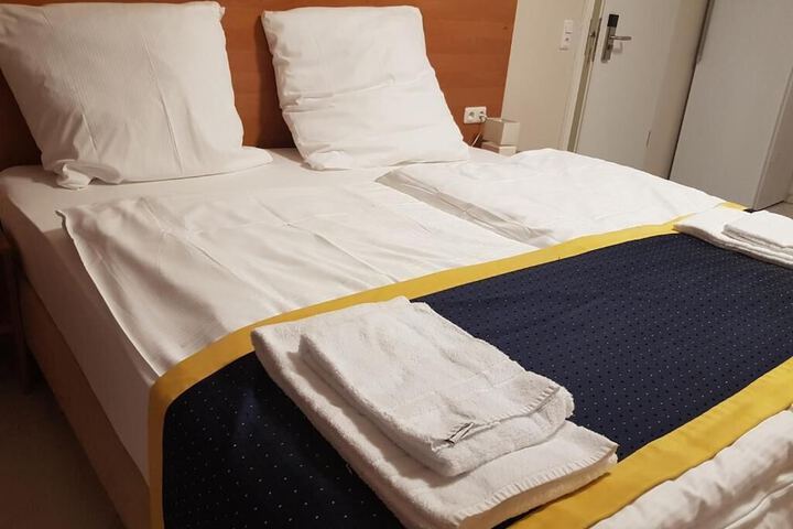 Room 2 of 11