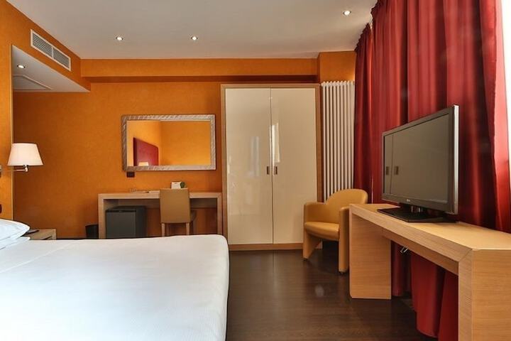 Room 16 of 68