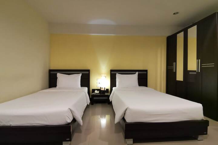 Room 12 of 40