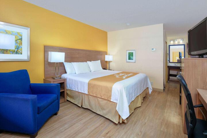 Double Accessible King Size Bed (1 of 10)