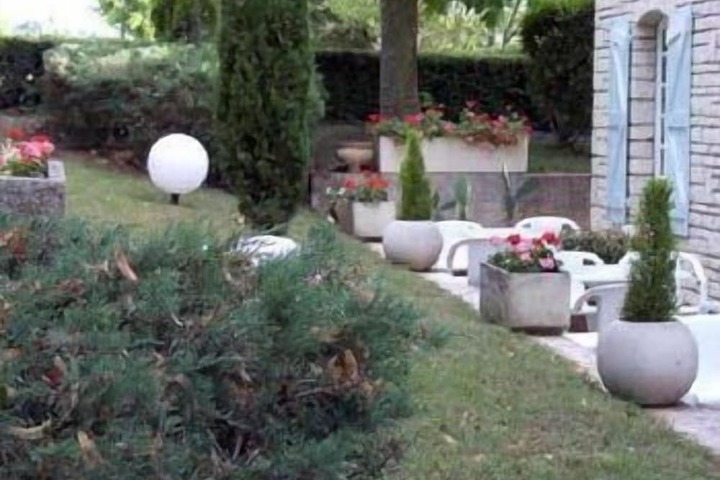 Property Grounds 41 of 52