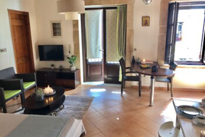 Room 9 of 16