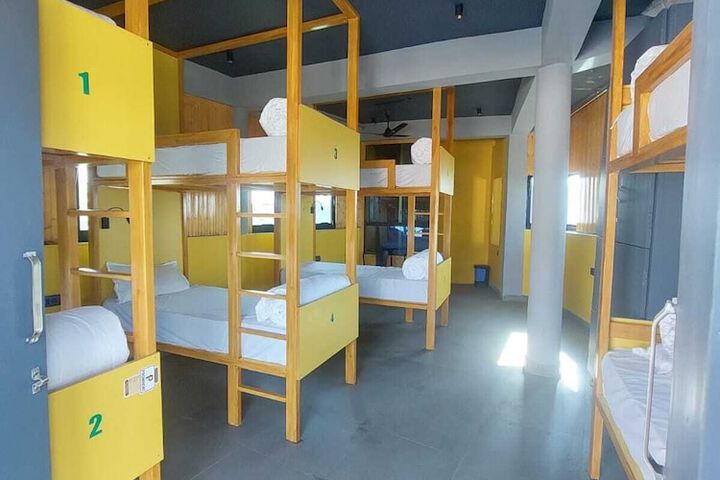 Room 10 of 14